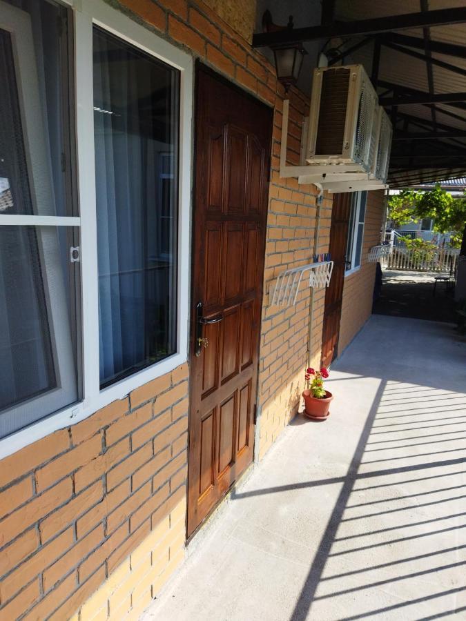 Гостевой Дом Ксения Hotel Soechoemi Buitenkant foto